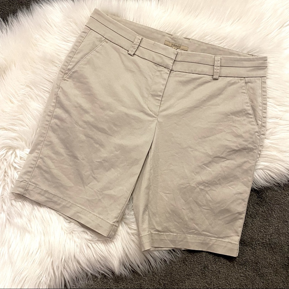 Beige Bermuda shorts